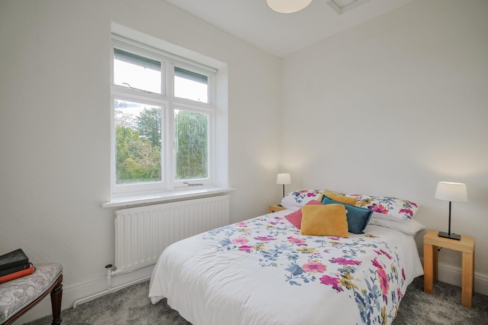 West Cross Lane, West Cross, Mumbles, Swansea, SA3 5LU